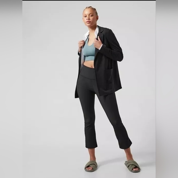 EUC Athleta Elation Rib Crop Flare Sz Small Petite Black - Picture 1 of 15